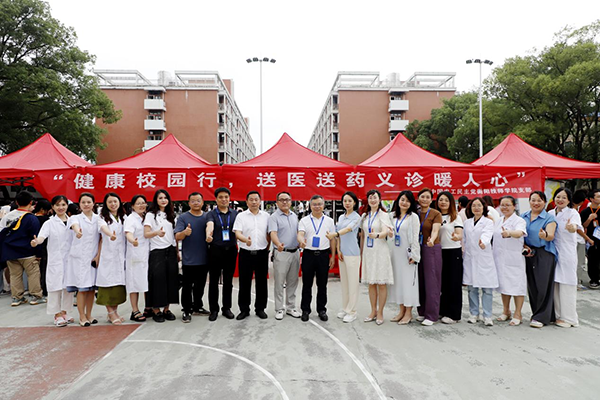“健康校園行，送醫(yī)送藥義診暖人心”活動(dòng)在我院開展